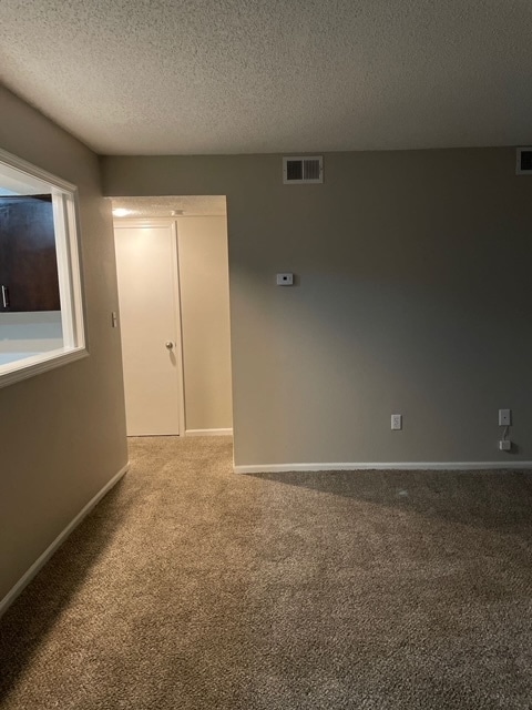 Foto del edificio - 433 N Bluegrass Dr