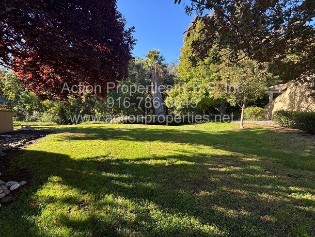 Foto del edificio - 5110 Village Oaks Dr