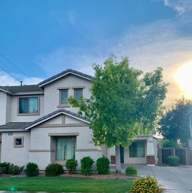 Building Photo - 3970 S Laurel Way