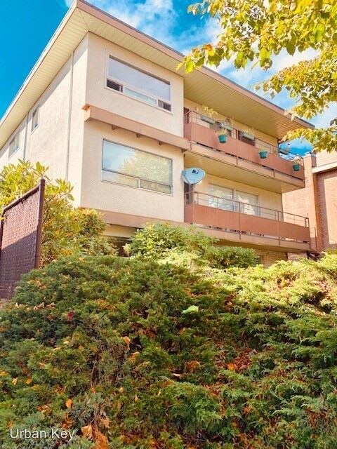 Primary Photo - 4133 California Ave SW