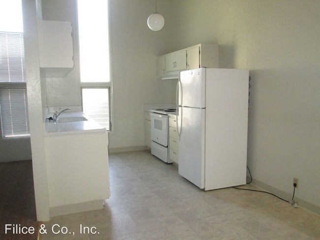 Building Photo - 159 5th St