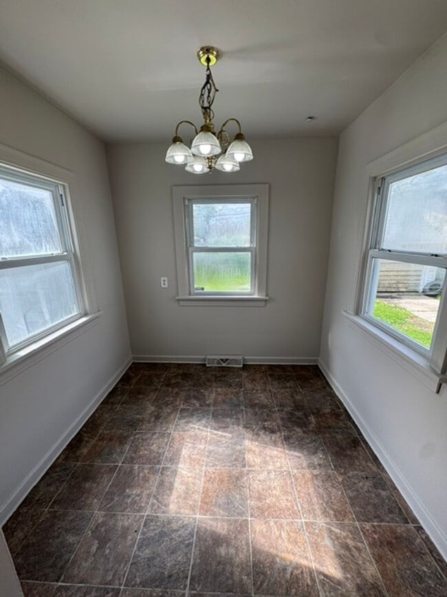 Building Photo - 3312 Felician St