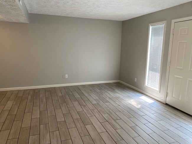 Building Photo - 884 Old Hickory Blvd