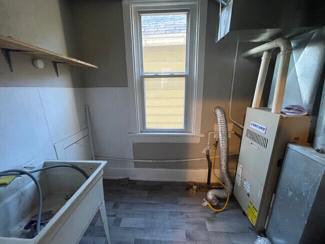 Building Photo - 2015 S 15th Pl