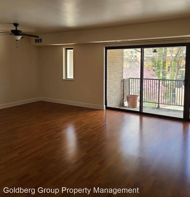 Building Photo - 2 br, 2 bath House - 112 Monroe Street #301