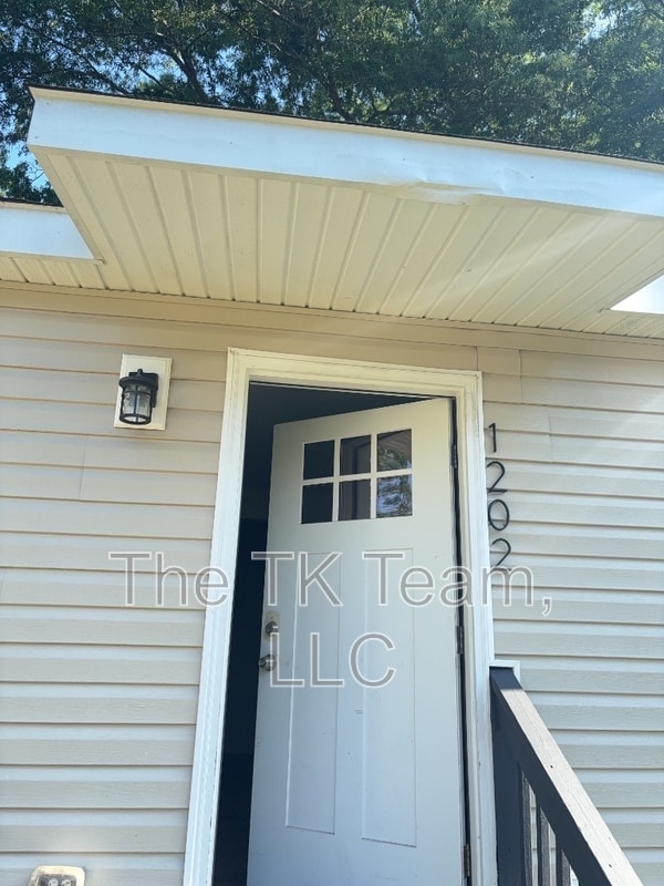 Building Photo - 1202 Bel Aire Ave