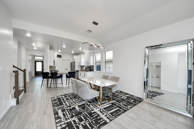 Foto del edificio - 8111 Fairfield Mnr Wy