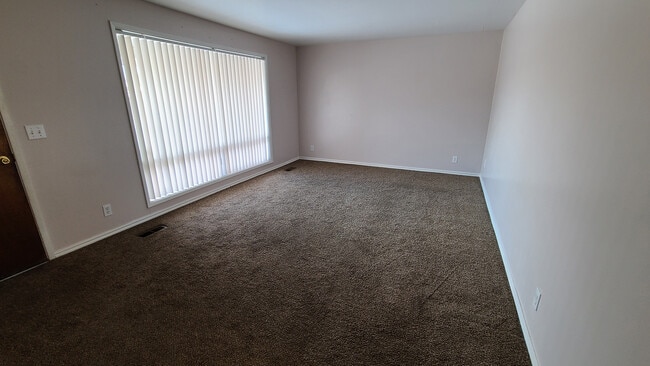 Building Photo - 2049 W 4450 S
