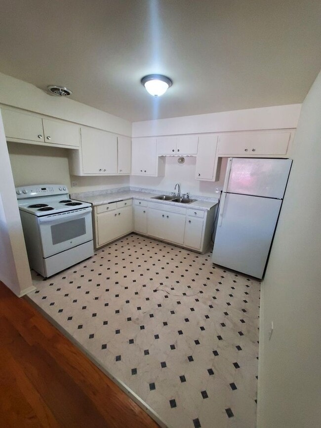 Building Photo - 4454 S 14th St