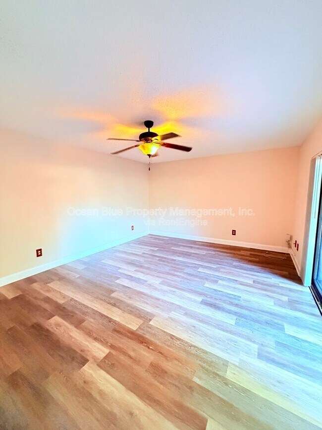 Foto del edificio - 15436 E Pond Woods Dr