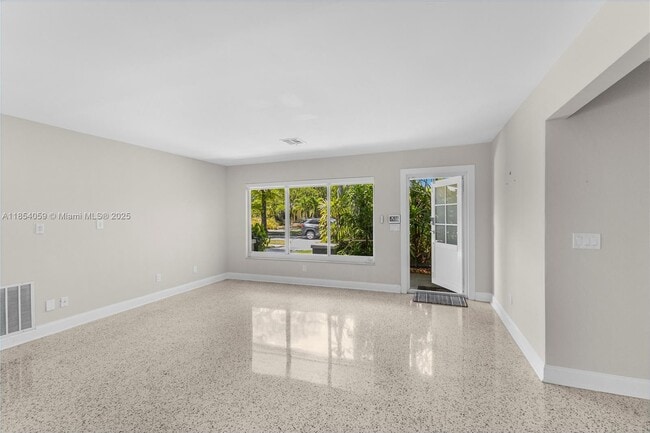 Foto del edificio - 340 NE 129th St