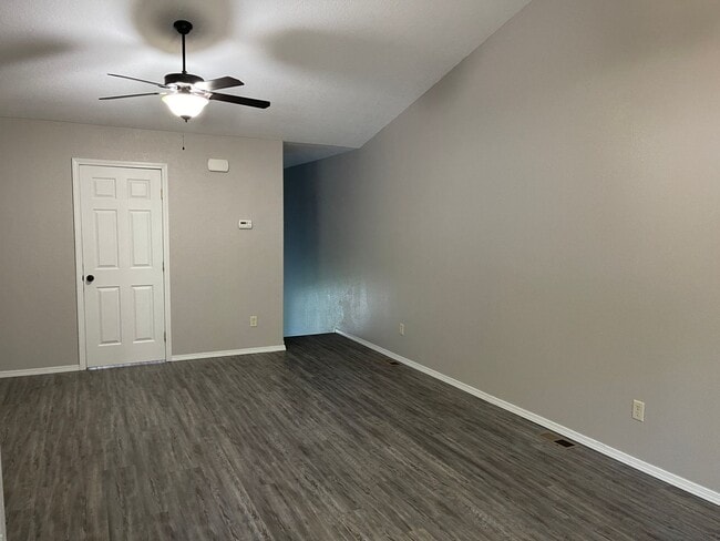 Foto del edificio - KU3-Osage Duplex 3