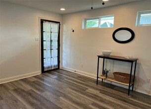 Building Photo - 4703 Park Dr