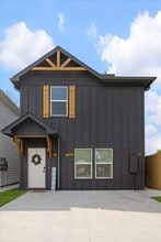 Building Photo - 7504 Laura Koppe Rd