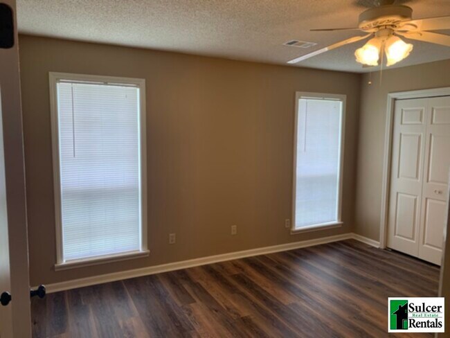 Foto del edificio - 4104 Cornerstone Dr