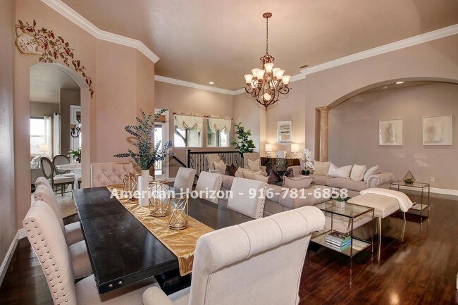 Foto del edificio - LEASED--Beautiful with views