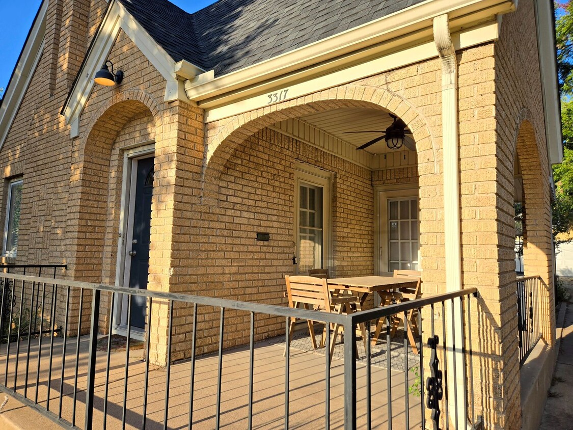 Foto principal - Quaint Early American Home in Bluebonnet H...