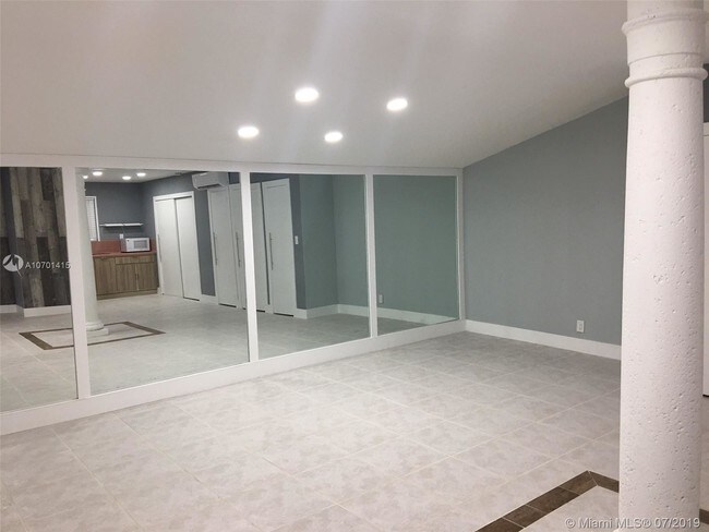 Foto del edificio - 324 SW 23rd Ave