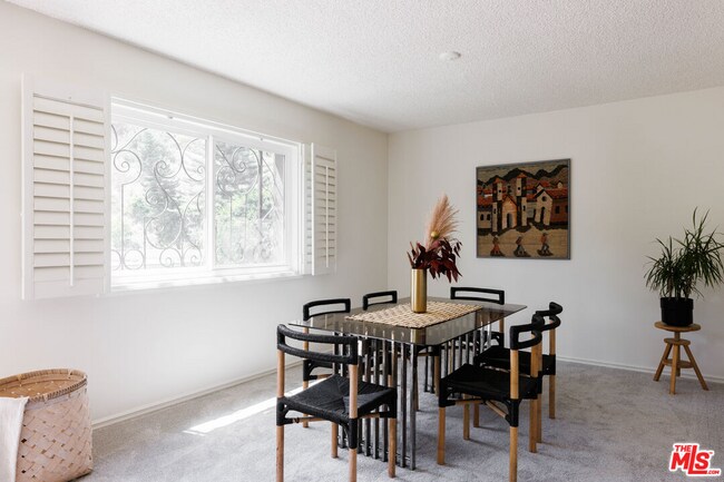 Foto del edificio - 6760 Hillpark Dr