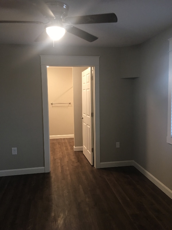 Building Photo - 320 E Main St