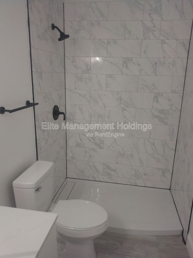 Building Photo - 1735 6th Ave