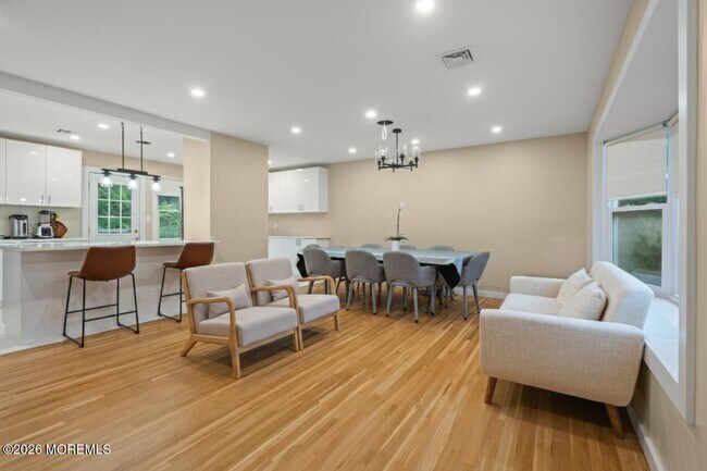 Foto del edificio - 2 Hilltop Rd