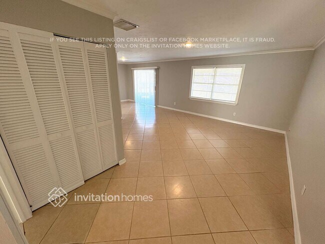 Building Photo - 5657 25th St Cir E