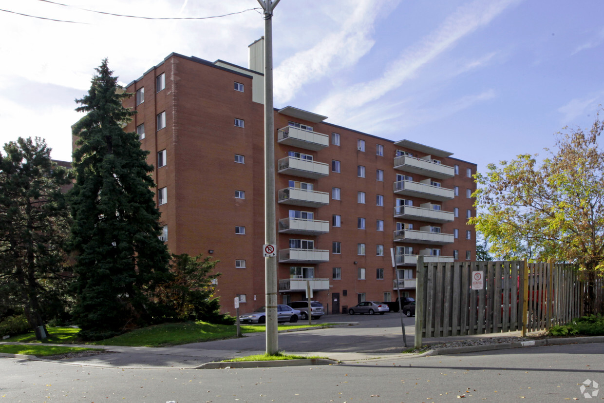Photo du bâtiment - Doral Towers