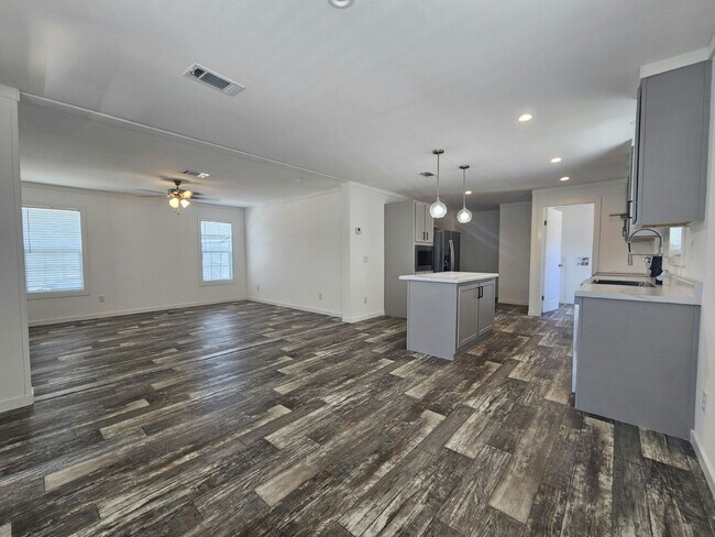 Building Photo - 6661 Hidden Oaks Dr