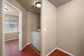 Building Photo - 623-625 W Shannon Ave