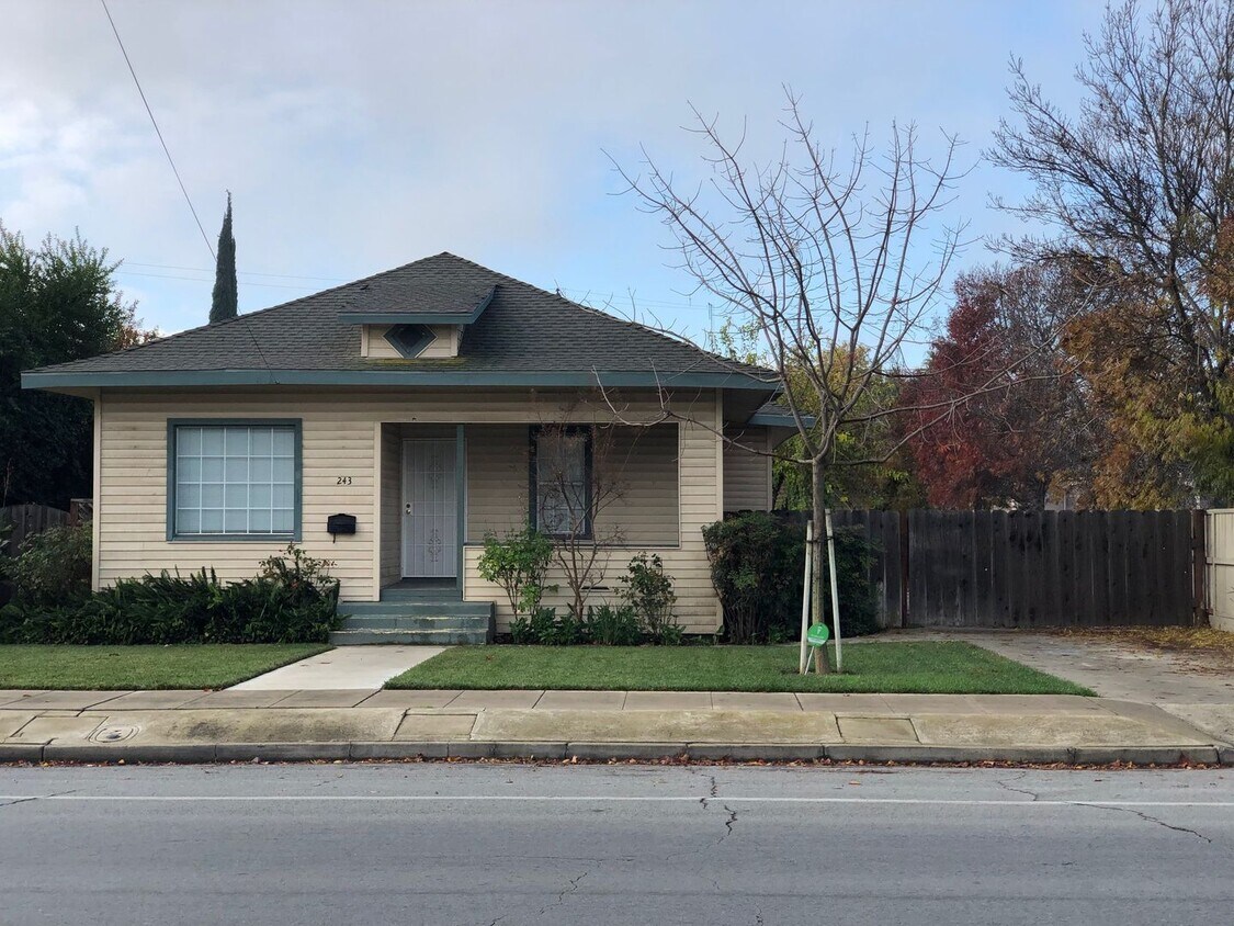 Primary Photo - Beautiful Los Banos Rental