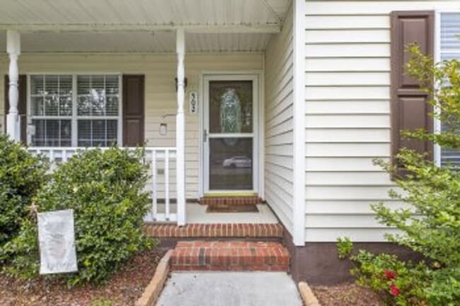 Building Photo - 502 Jasmine Ln