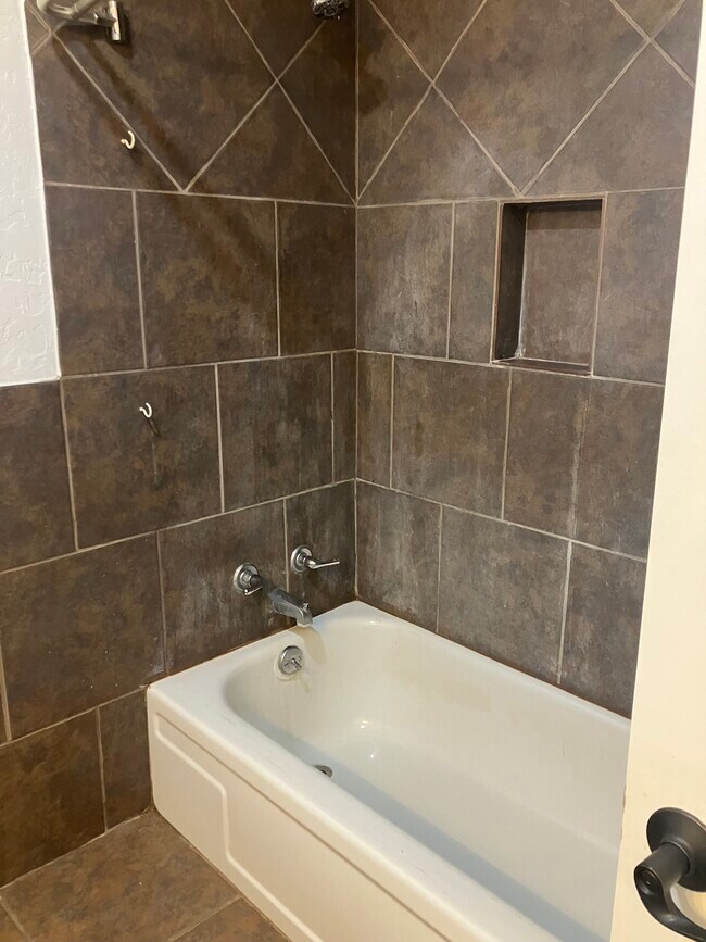 Foto del edificio - 4664 Primrose Ln