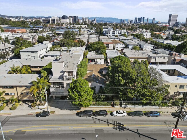 Building Photo - 1318 S Barrington Ave
