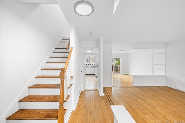 Building Photo - 2534 Wilson Ave
