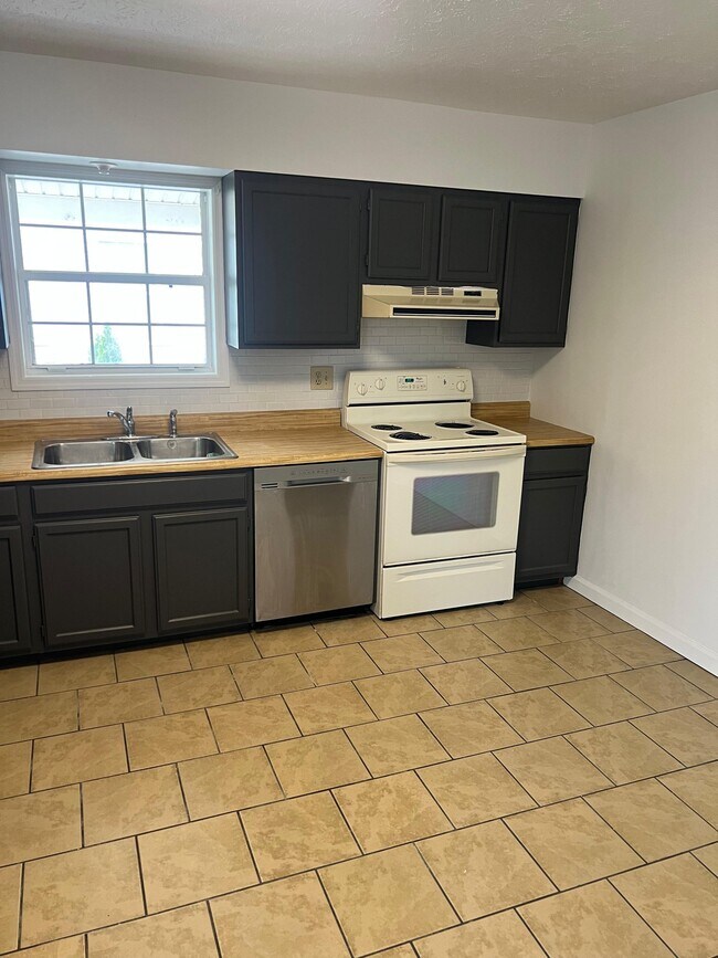 Foto del edificio - 111 Paint Rock Ferry Rd