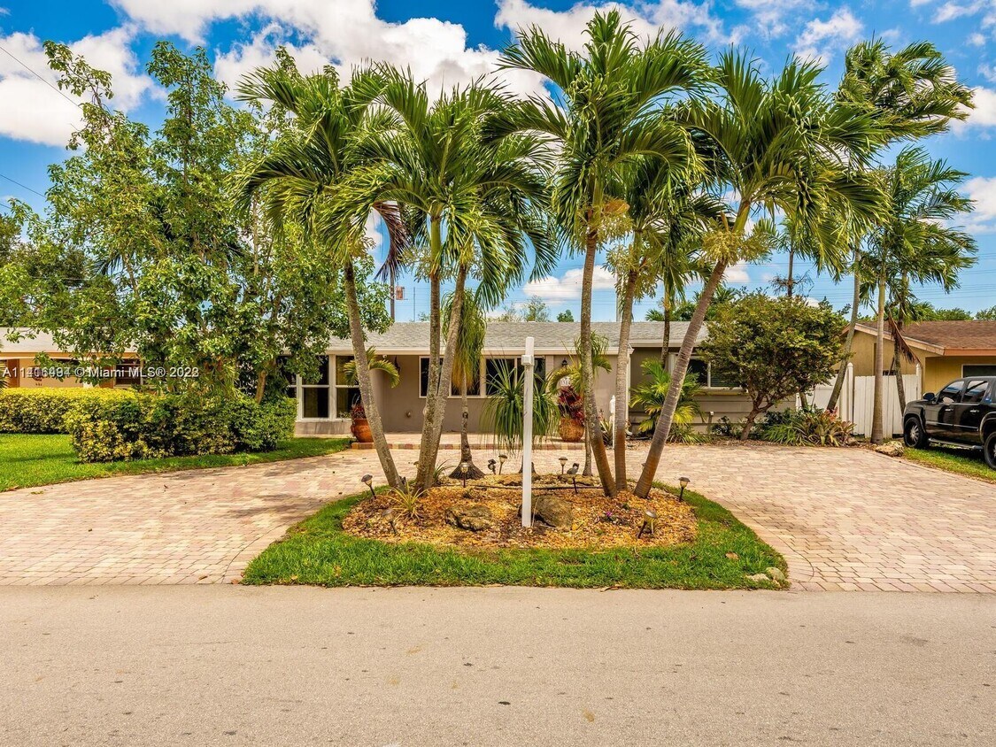 Foto principal - 3809 E Shore Rd