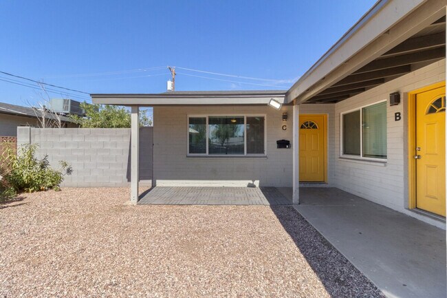 Building Photo - 2618 W Mariposa St