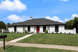 Building Photo - 3300 Bandolino Ln