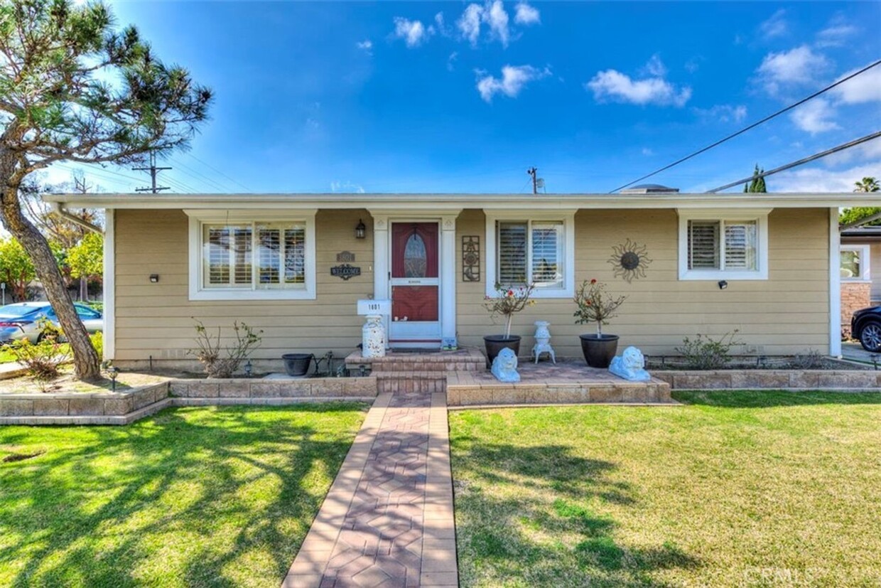 Primary Photo - Home Next to Long Beach State University