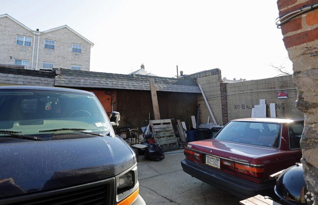 Building Photo - 729 E 229th
