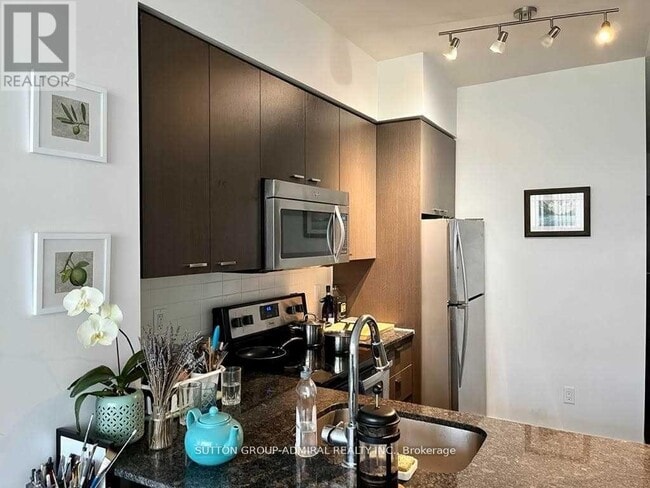 Photo du bâtiment - 88 Sheppard Ave E