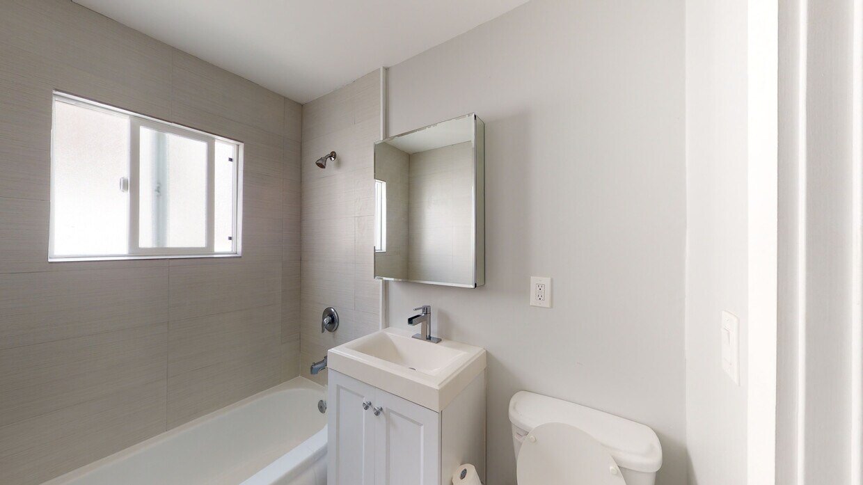 Primary Photo - 1800 N Kingsley Dr