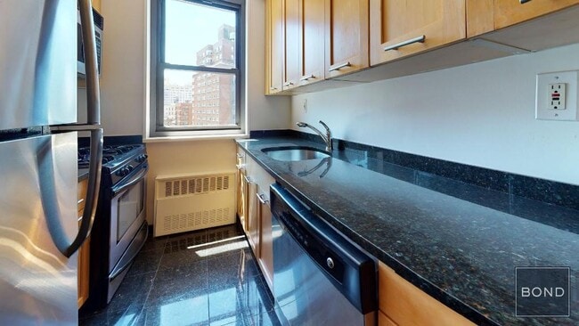Building Photo - 145 Fourth Avenue