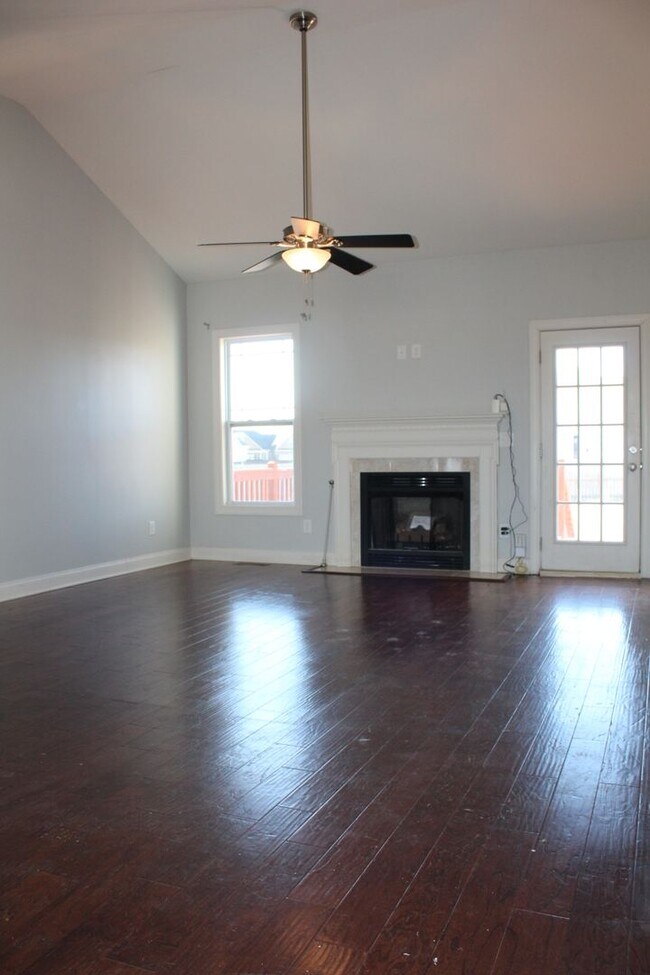 Building Photo - 3 Bed/2 Bath w/ Finished Bonus Room