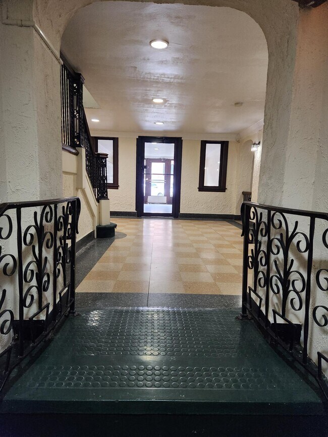 Everett Apartments Apartments in Chicago, IL