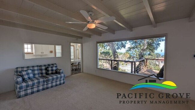 Foto del edificio - Charming New Monterey Home with Bay Views with all utilities included