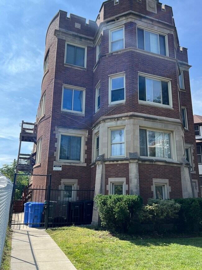 Building Photo - 7412 S South Shore Dr