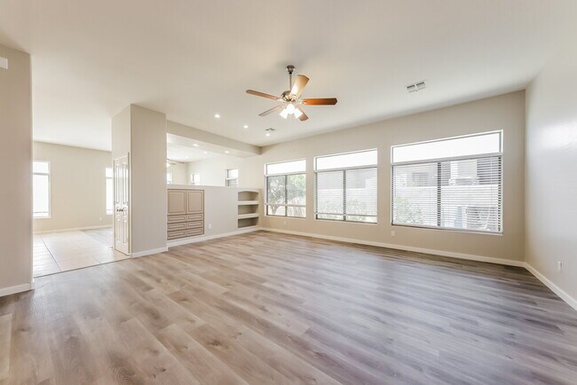 Foto del edificio - 6836 S 38th Pl