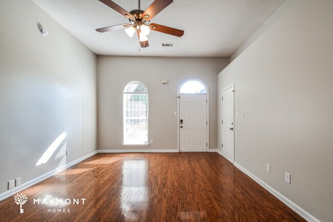 Foto del edificio - 1095 Cross Meadow Rd
